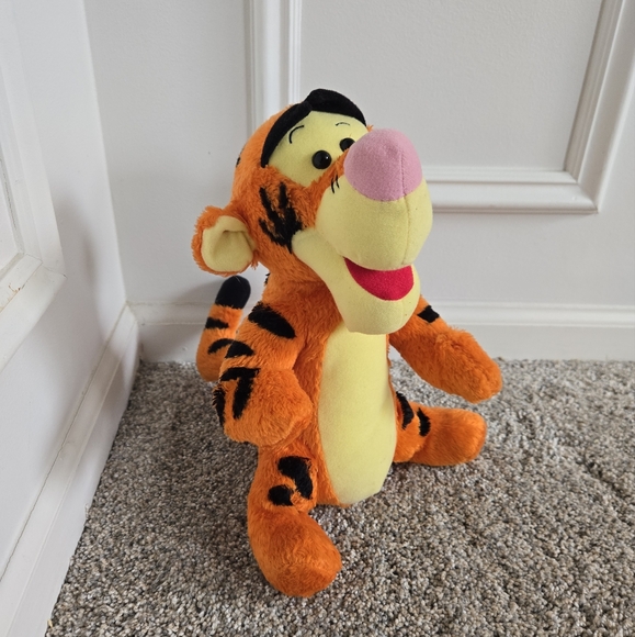 Tigger Disney Tug in Time 12" Fisher Price 2001 plush talks tested toy works - Picture 1 of 11